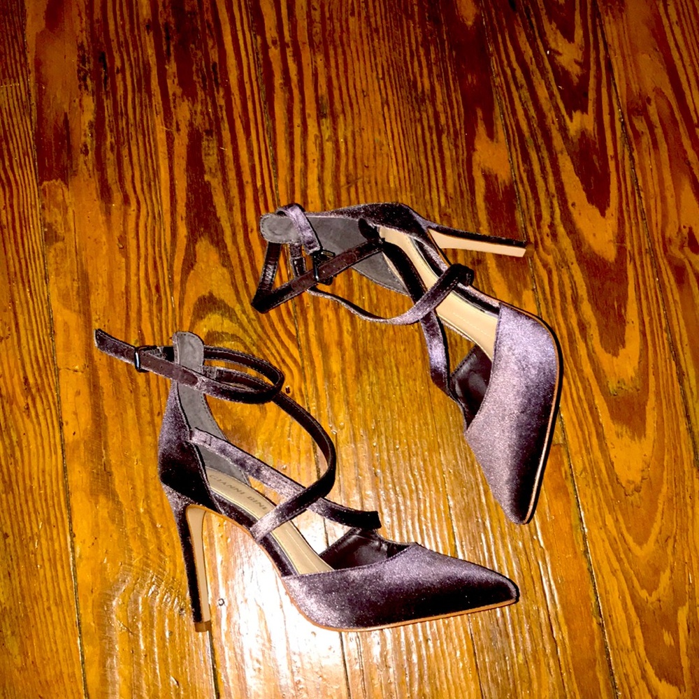 Gianni Bini purple velvet heels